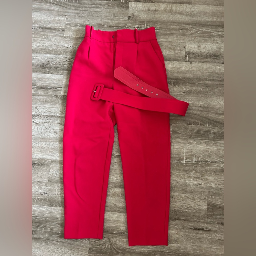 High-waisted elegant fucsia trouser from Zara with a belt, good quality